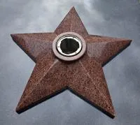 Звезда красный гранит ø 800 мм. (518226) поставка комплект горелка ГВД 379 10 89 00 ПС вечный огонь монолит - массив  в Калининграде