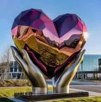 Скульптурная композиция сердце в ладонях (518273) монтаж арт-объект  в Калининграде