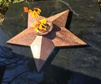 Звезда из красного гранита (518204) монтаж комплект горелка ГВД 379 10 89 00 ПС вечный огонь ø 1000 мм. монолит - массив  в Калининграде