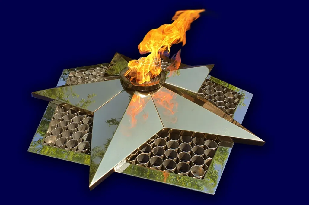 Вечный огонь звезда с газовой в Калининграде 